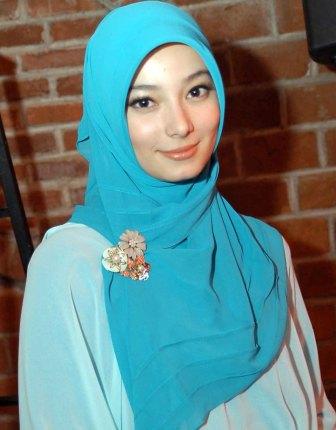 Asmiranda andah berjilbab sangat cantik artis indonesia semoga kekal ...